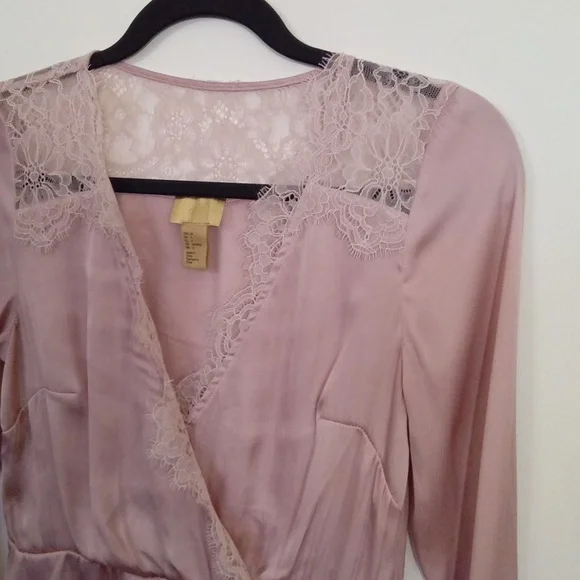 H&M Gold Label Women's Pink Silk Feel Peplum Blouse Lace Details Size 4 - Picture 3 of 8